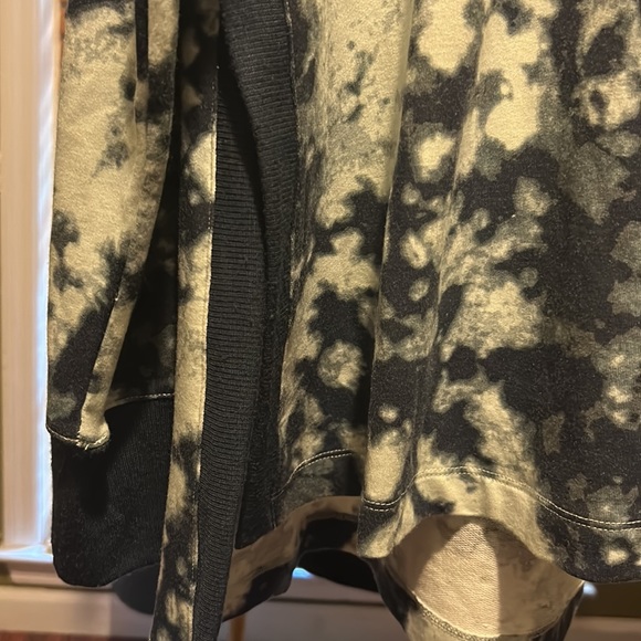 Wonderly Tie Dyed Tunic - Picture 2 of 4